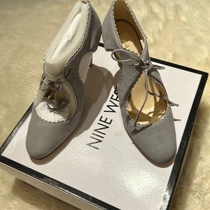 Nine west size 7 1/2 suede 2 1/2 inches heels new